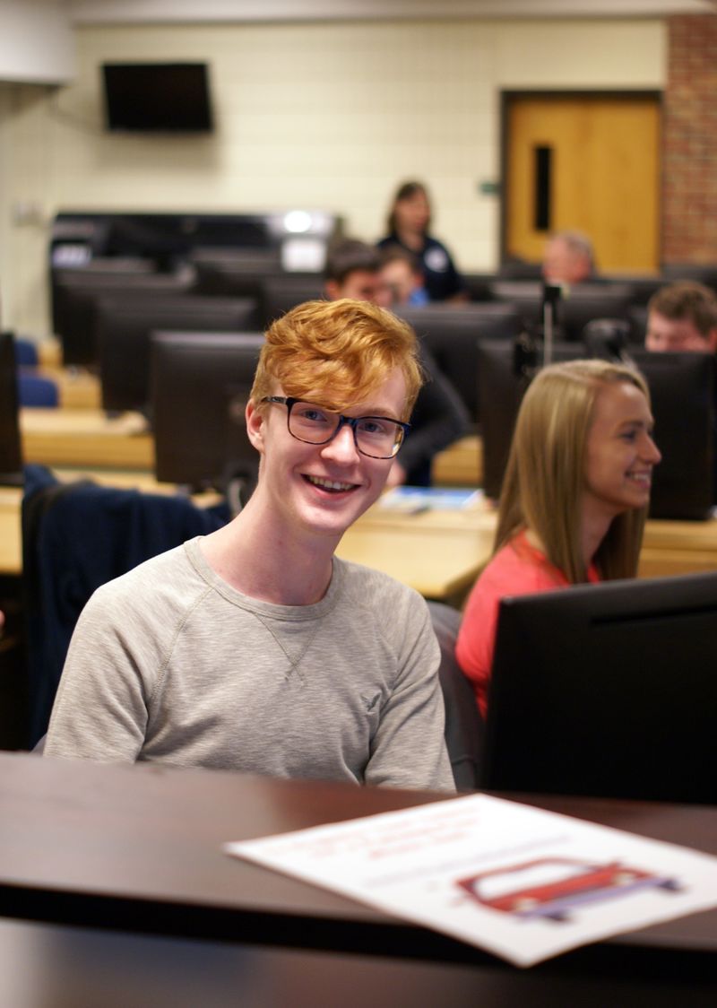 New Kensington student smiles at Help Desk for orientation