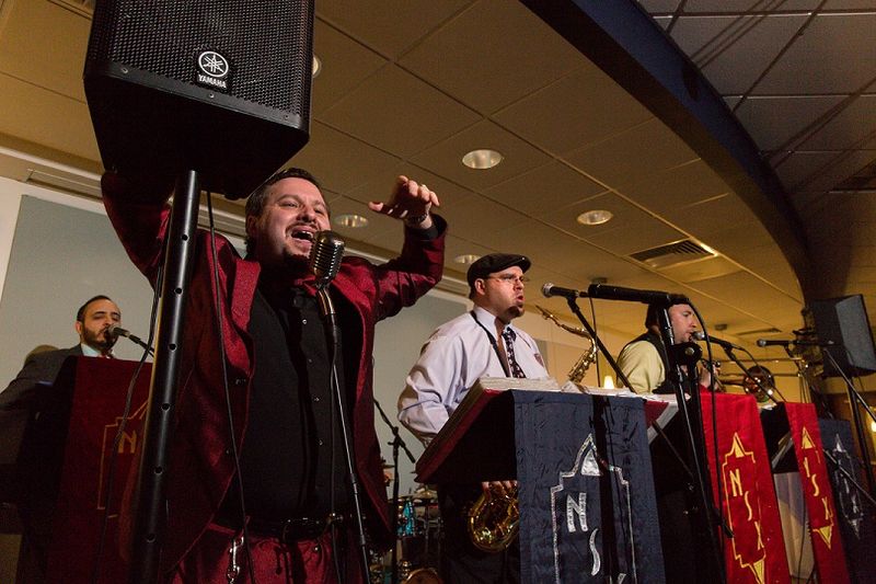 Neon Swing X-perience band performs at the Off the Wall pARTy 2018 Neon Swing X-perience band performs at the Off the Wall pARTy 2018
