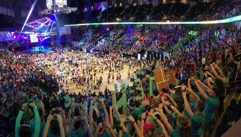 New Kensington students cheer on dancers at THON 2018