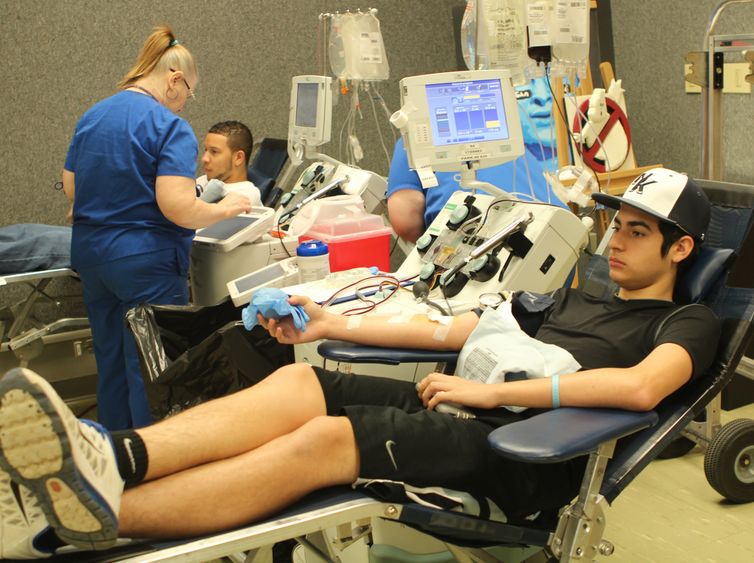 Students giving blood Blood drive canteen