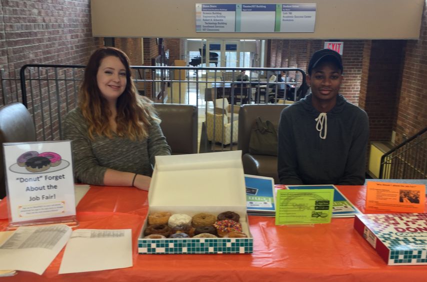 Campus students at job fair sign-up Job Fair sign-up